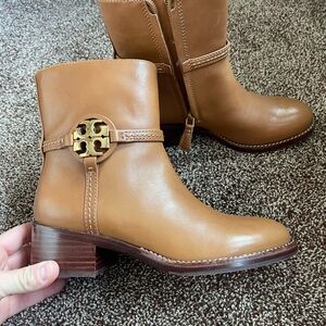 Tory Burch dark tiramisu Leather Ankle Booties size 5 nwot